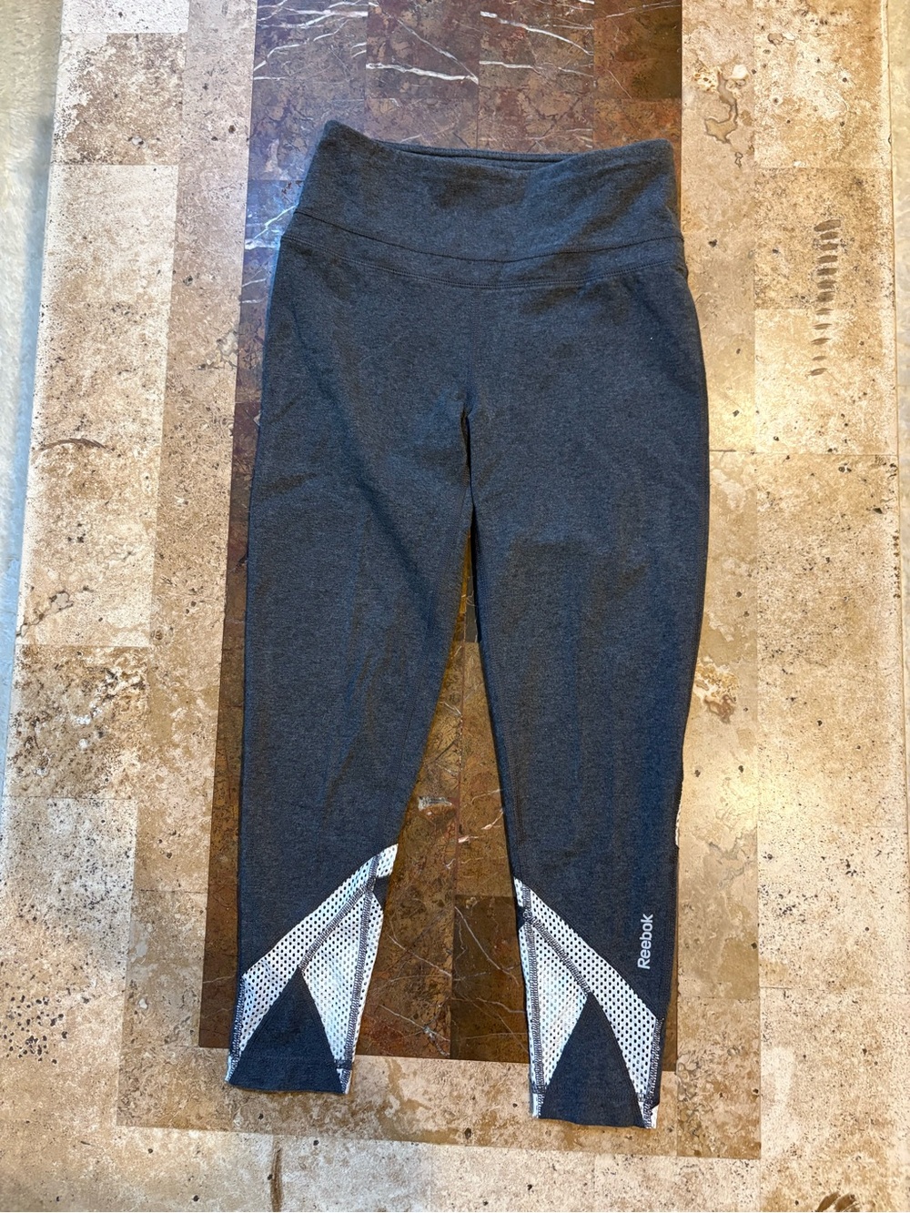 Women’s SZ S Reebok Heather Gray 7/8 Length Hi Rise Leggings w/White Mesh Accent